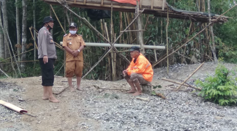 Tripika, Camat, Polsek, Kepala Desa meninjau lokasi penambangan emas ilegal