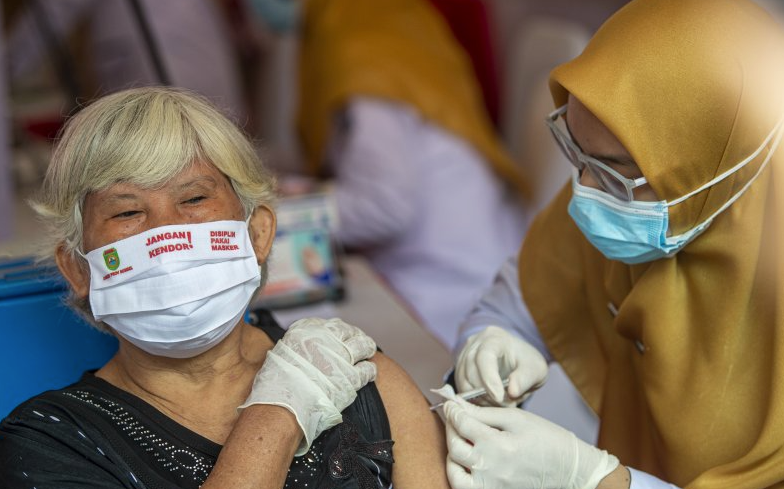 Sebanyak 253 Pedagang Pasar Cinde Mengikuti Vaksinasi Covid-19